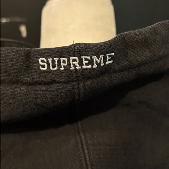 Supreme Black Sweatshirt Bold Design - Picture 2 of 4